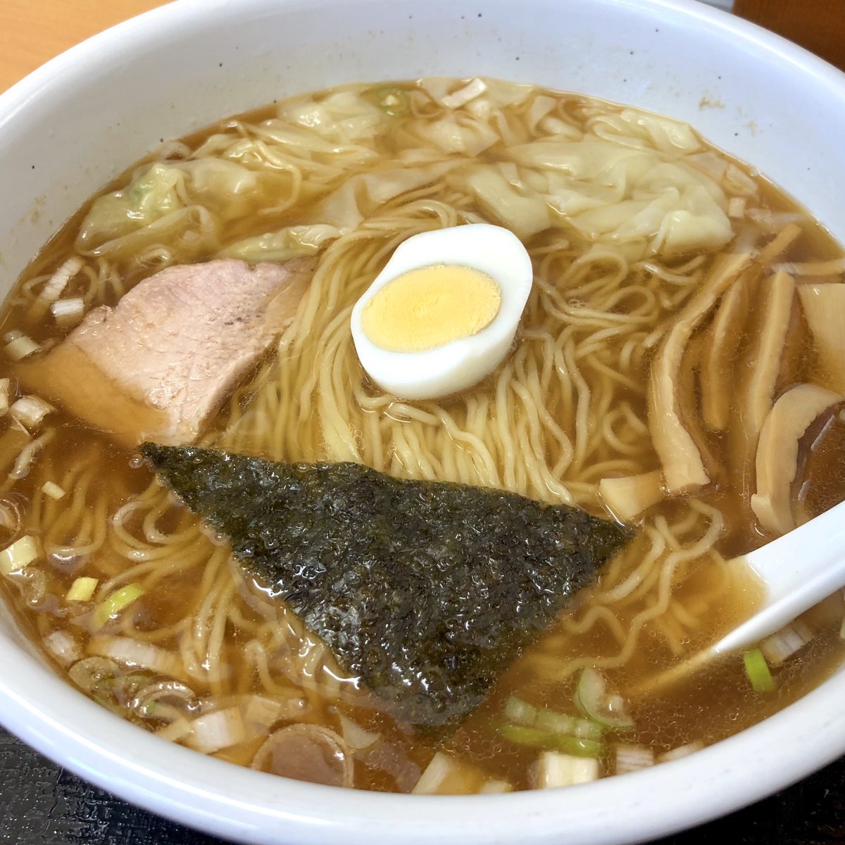 venire_eno's tweet photo. 煮干しラーメン🍜

行田市の「らーめんどんぐり」でいただきました🤗

普通盛りのワンタンラーメン🍜 https://t.co/jjXZEXaqsy