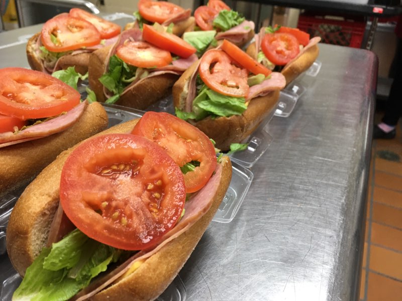 CafeCSD's tweet photo. Colonial Nutrition Services staff exemplify The Power of WE!   Fresh, nutritious, delicious meals @ no charge for any Colonial Student!  
@SNADelaware 
@DeDeptEducation
@SNF_Tweets https://t.co/CsyZa7gnCD