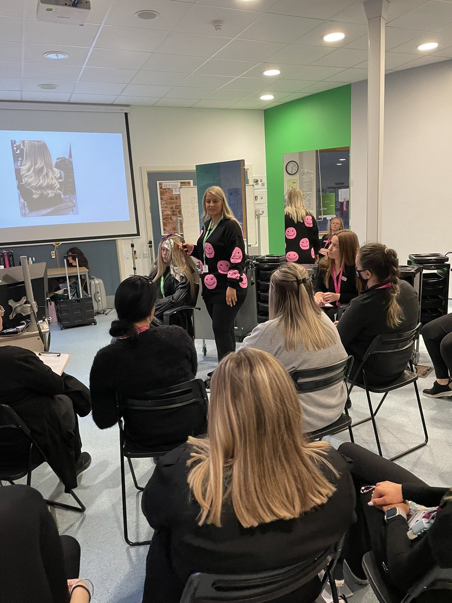 annepickering's tweet photo. A winter Monday morning needs a little inspirational guest speaker to demonstrate the latest commercial colour techniques. Blonde&amp;balayage specialist Libby Percival who was a learner here just 4 years ago now salon owner is with us today. @CheshireCollSW @LibbyPercival #alumini https://t.co/mmoJBUrsr6