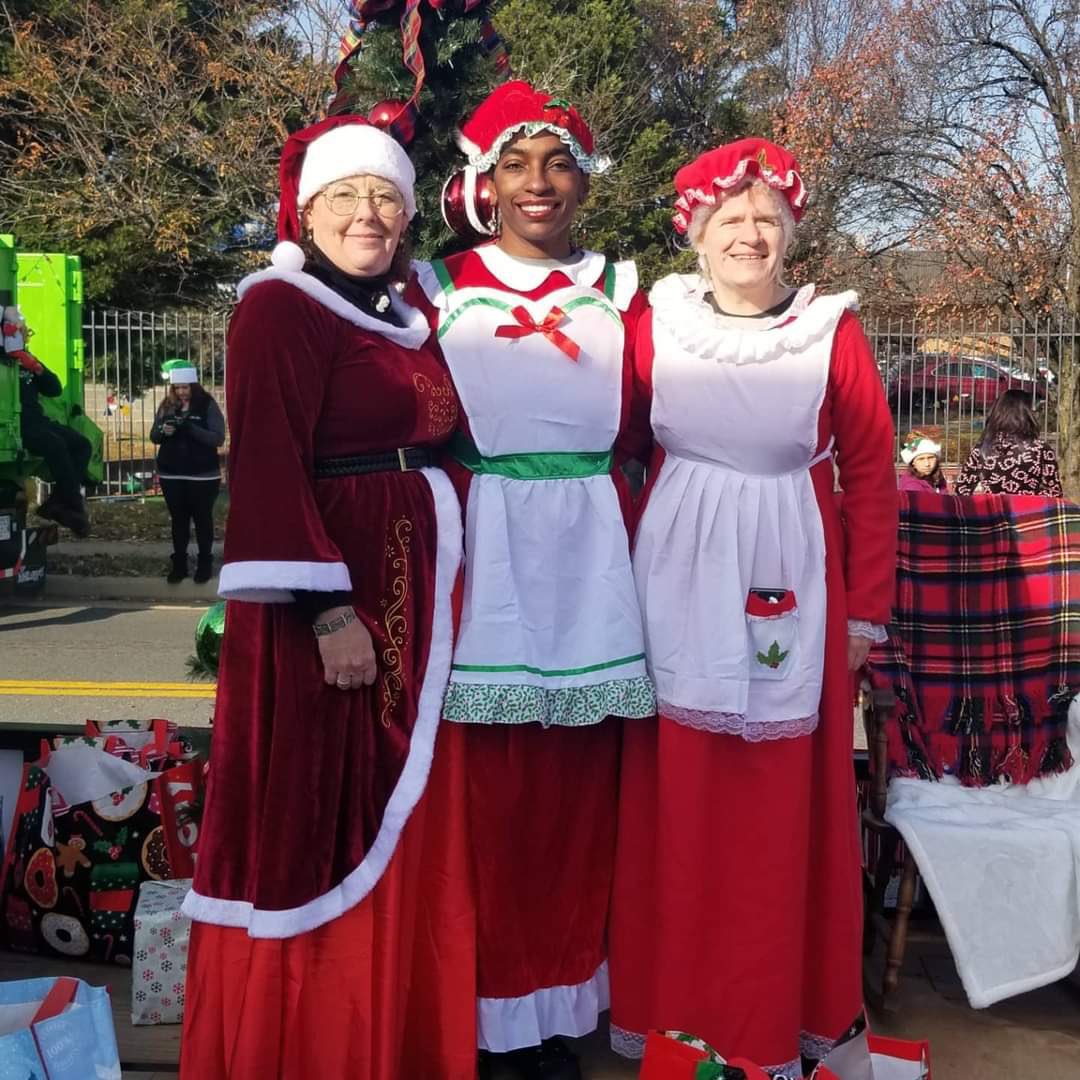 simanassas's tweet photo. Soroptimist International Manassas had a great time participating Saturday in the 75th Manassas Greater Christmas Parade 🎄 https://t.co/BmZSb0F0xv