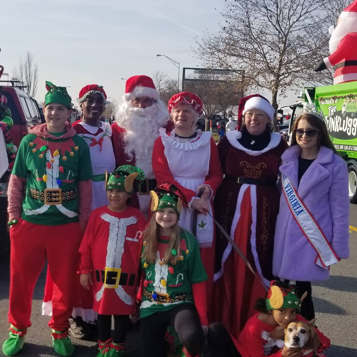simanassas's tweet photo. Soroptimist International Manassas had a great time participating Saturday in the 75th Manassas Greater Christmas Parade 🎄 https://t.co/BmZSb0F0xv