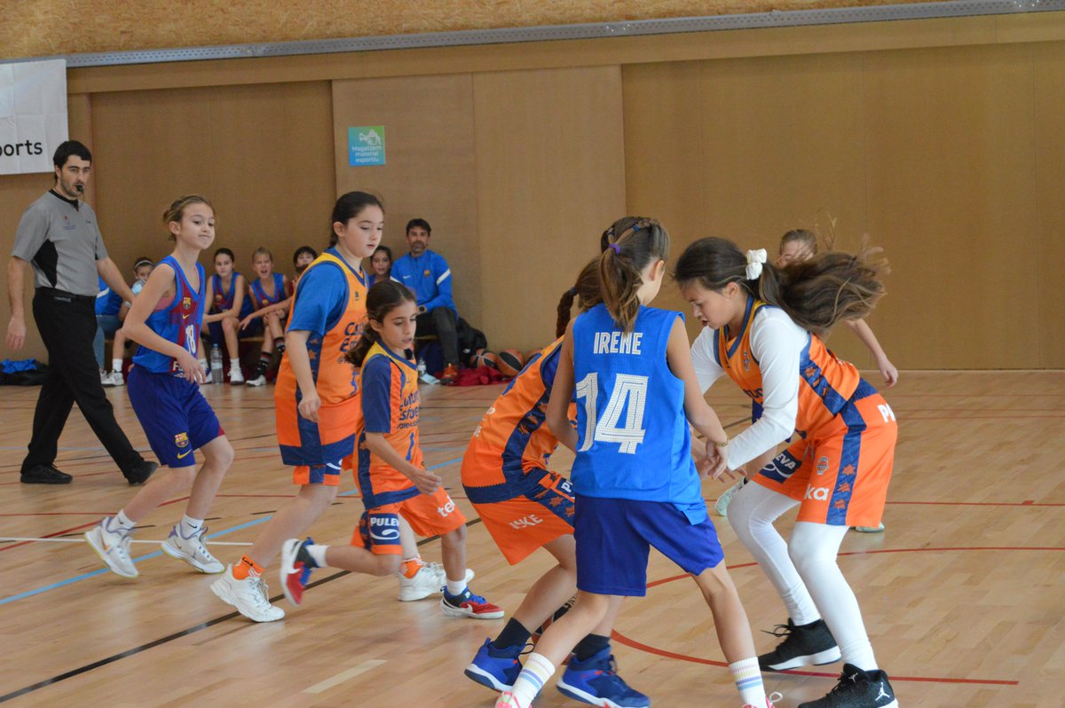CopaMaresme3V's tweet photo. ☀️Bona tarda des de #Llavaneres 
➡️En joc la gran final de la #CopaMaresme21 categoria #Premini 🏆

1⃣@FCBbasket_fem  ⚔️y @valenciabasket #PreminiFem 
2⃣ @CBMollet ⚔️ @uemataro #PreminiMasc
#CopaMaresme3Viles #ImproveSports https://t.co/aq4gC2agVC