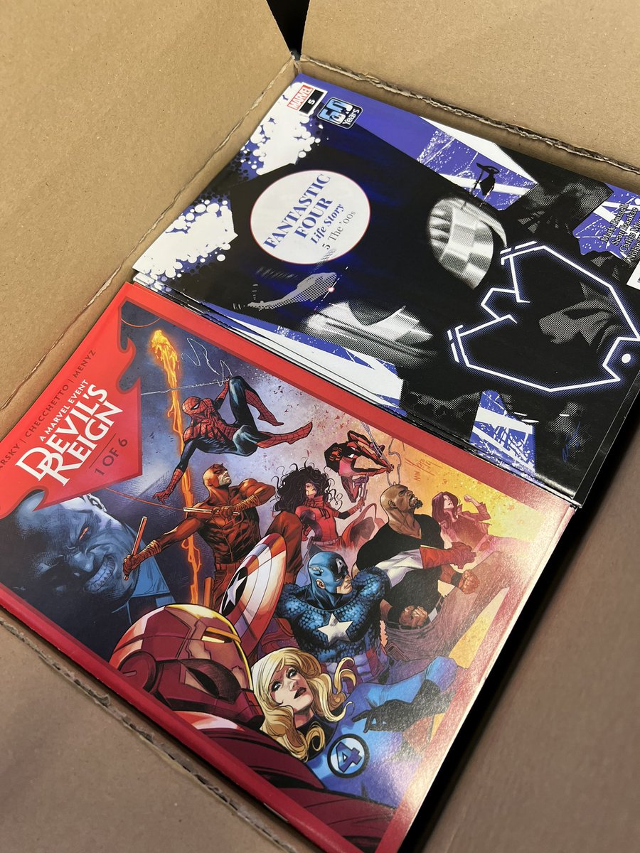 CoffeeHeroes1's tweet photo. It’s a @Marvel one-two for First Out of the Box. The highly anticipated Devil’s Reign starts this week with an oversized #1 from @zdarsky & @MChecC while we also have Fantastic Four: Life Story #5 from @Manruss & @SeanIzaakse #firstoutofthebox #comixs #coffee #Belfast #NewComics https://t.co/WaWrwAbX4i