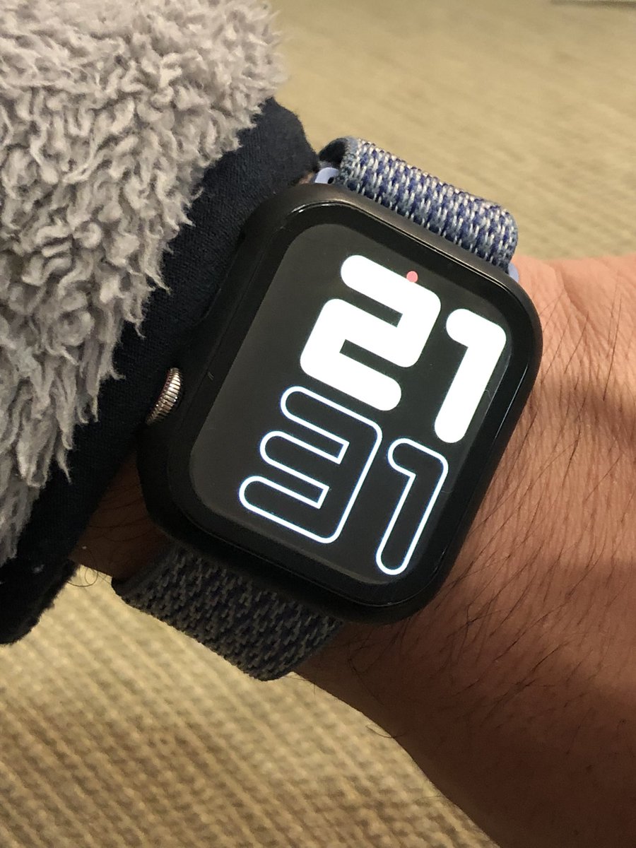 mine_take's tweet photo. Apple Watchで勝手に文字盤が変わってしまう件の対応を発見しました!
ベルトを逆にして、設定で「左にDigital Crown」にする!Appleはこの対応を既に用意してたんですね!これで勝手にデジタルクラウンが動くことが無くなりますね。 #AppleWatch #DigitalCrown https://t.co/mLLQAPfSfd