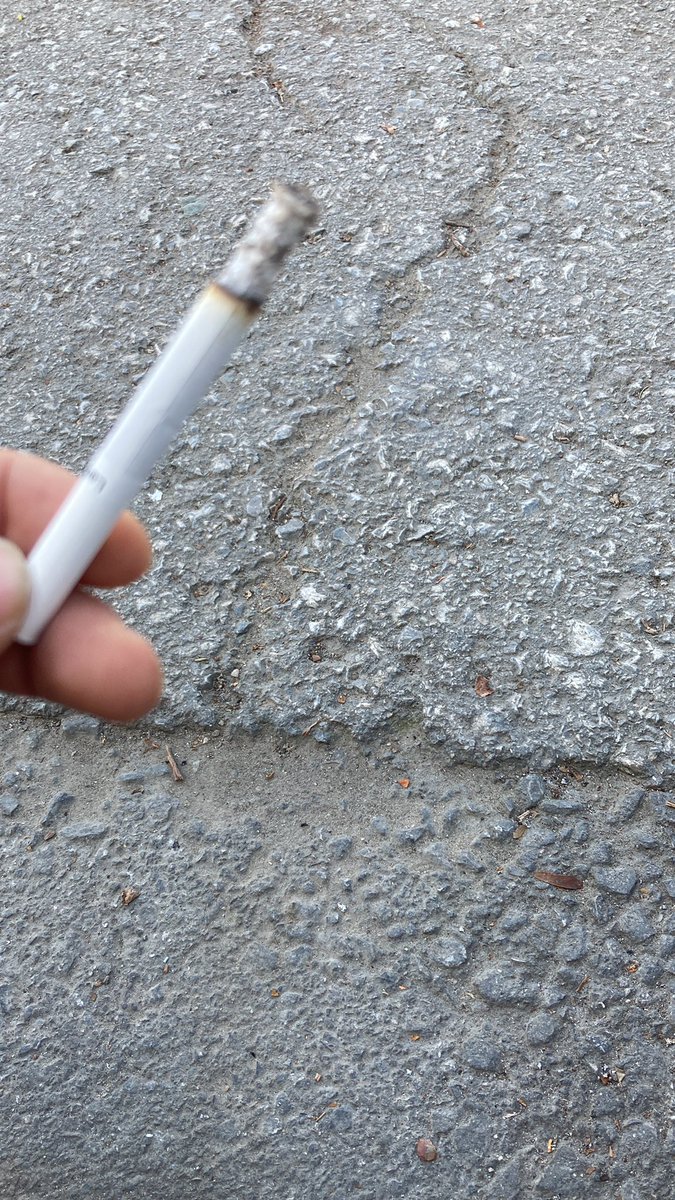 Yasinbager0's tweet photo. Bunu tutuyorum çünkü elimde şuan çok heyecanlıyım kusura bakmayın lütfen #sigarazammı https://t.co/nJwBHTgaob