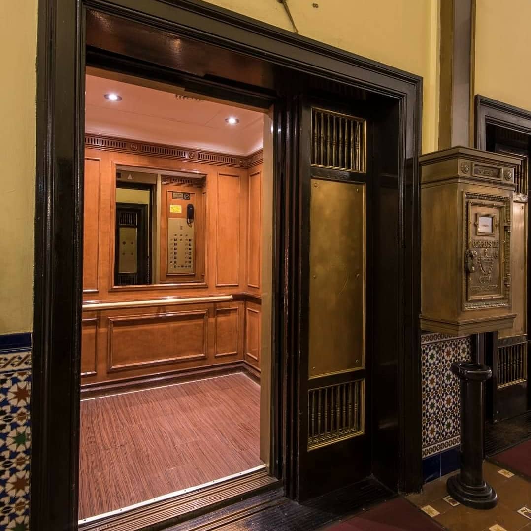 HNCuba's tweet photo. Es el #HotelNacionaldeCuba 🇨🇺 pasado y presente.
¿ Quieres conocer detalles de su historia y visitar sus instalaciones? 
👉 La cita es a las 10 AM de Lunes a Sábado 
✔ Recorrido histórico https://t.co/A9zfr0rCQj