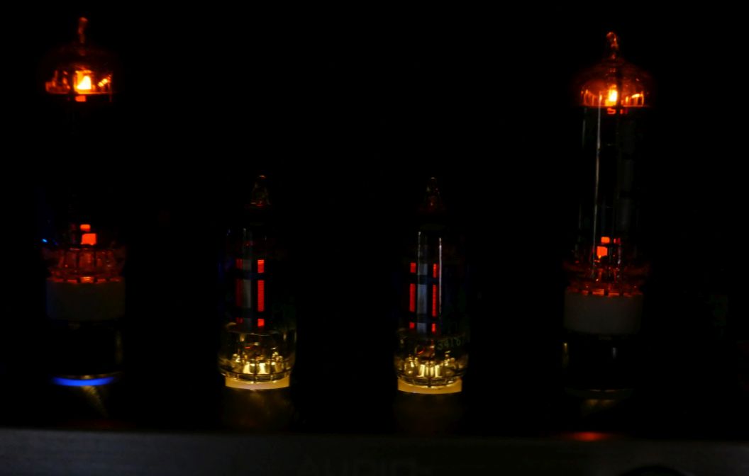 iiwi_hirano's tweet photo. 今日のTUBE-P01Jはこれ。
初段を300円で買った6AH6W、ebayで買ったCBSの6216。
6216、定格オーバー気味で使うのは可愛そうだけど。
#真空管
#オーディオ
#球ころがし
#球転がし
#tuberolling https://t.co/G7ZWIImQ7U