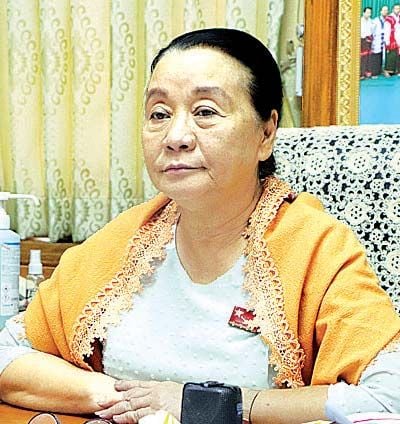 MizzimaNews's tweet photo. အမှုစစ်တရားသူကြီးတွေ ဦးညွှတ်တောင်းပန်ရတဲ့ တရားခွင်က အပြုံးပိုင်ရှင် (သို့) ဝန်ကြီးချုပ်နန်းခင်ထွေးမြင့်

တရားသူကြီးက စွပ်စွဲခံထားရသူတွေကို တရားခွင်မစခင်မှာ တောင်းပန်ပြီးမှ -
#WhatsHappeningInMyanmar
#mizzimanews
https://t.co/trfff3WHYG 

See more - https://t.co/MbcW0WSqbU https://t.co/bGQbf2PnAf