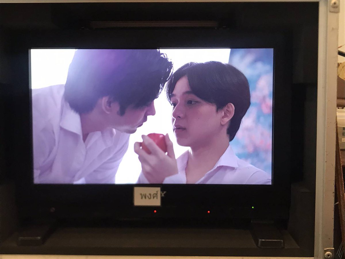 DB___ST's tweet photo. #DunBasStonesDelivery
| Thank you CoolTA 06-12-64 |
"กระจกวิเศษบอกข้าเถิด ใครดีเลิศในปฐพี" 🧙♀️🪞
“อ๋อ ครูต้านั่นไง ทั่วปฐพีเจนวายนี้ไม่มีใครเลิศเกิน” เหล่าลูกหินตอบอย่างพร้อมเพรียง 🪨⚔
ขอบคุณค่ะ คุณครู 👨🏫
#dunromch #บาสเด็กอ้วนที่แท้จริง
#DunBasStones https://t.co/fyXsVvj9hD