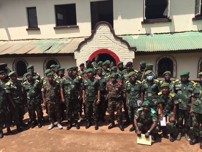 MartialMukeba's tweet photo. #RDC🇨🇩🛑:Le Général Yav #Avul est le nouveau commandant de la 33e région militaire des @FARDC_off couvrant le #SudKivu et le #Maniema.Il a pris fonction ce lundi 6-12-2021 et remplace à ce poste le général Bob #Kilubi. Yav Avul est ancien commandant des opérations en #Ituri https://t.co/zJCigOJlFR