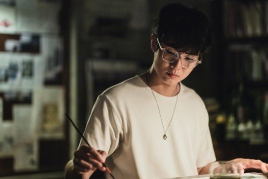 forwooshik's tweet photo. Welcome back to kdramaland 우리 배우 최우식이 ~~💓 You in white specs while holding a paint brush is so attractive aaaa!! See you in a min!! 

#OurBelovedActorWooshikisBack
#ChoiWooShik #OurBelovedSummer https://t.co/EWs1sA2esj