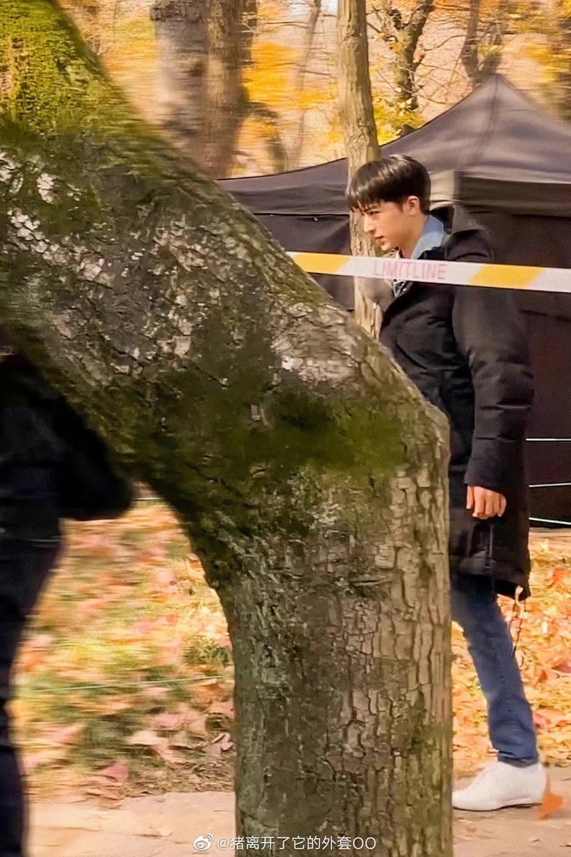 วันนี้ปล่อยมาหลายรูปเลย 😘
#AlmostLover 
#xuweizhou cr 猪离开了它的外套OO