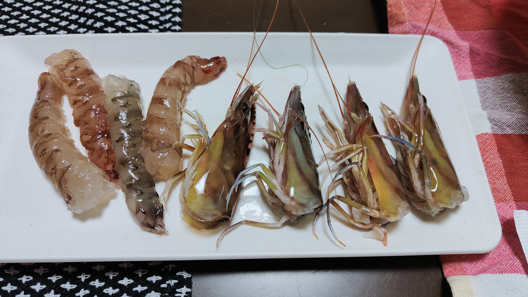 ナヲ太郎 新米ママ 生きたままのエビが届きました こんなに臭みがなくてぷりっぷりなエビ初めて食べた 動画もとったけどグロいので自重します 笑 T Co Eeda1wnnlr Twitter