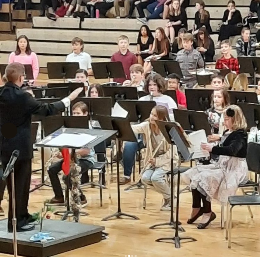GarawayLocal's tweet photo. Mr. Morris and all of our band students were making spirits bright on Sunday.  That was well done by all! https://t.co/BZxwtbLZbD