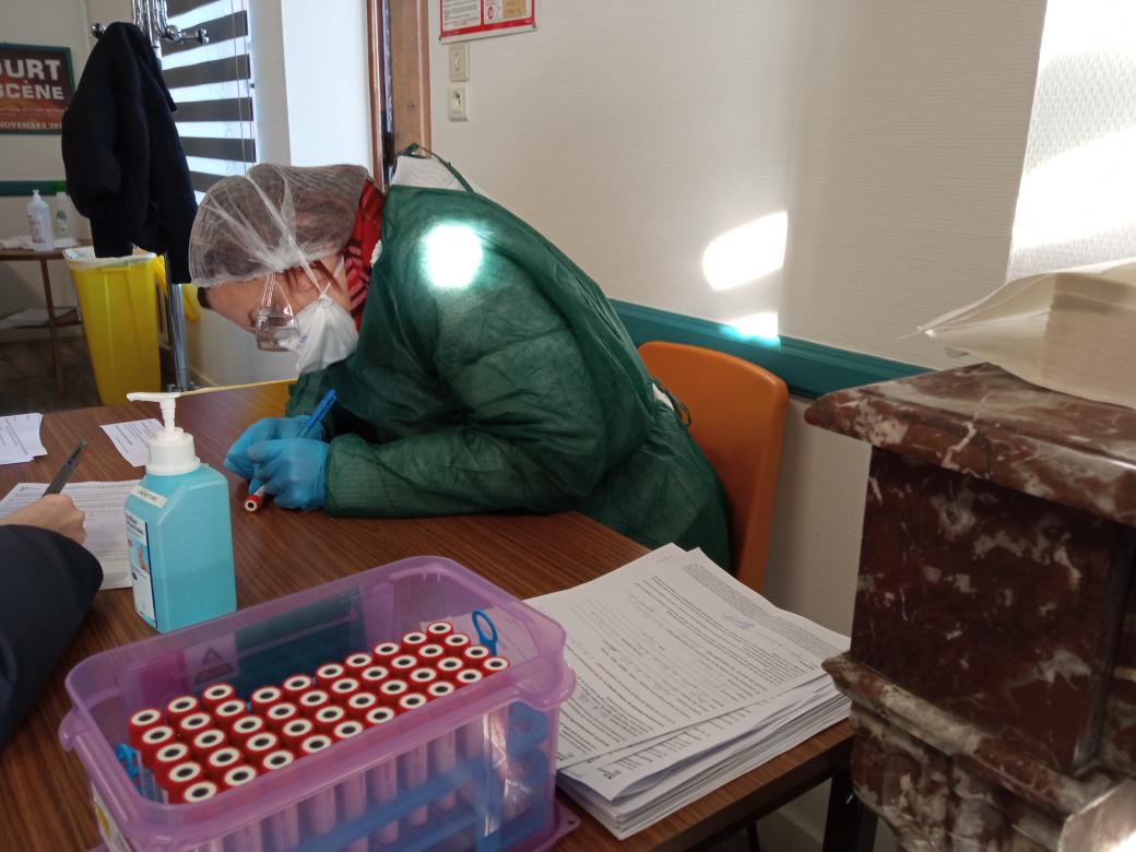 AcReims's tweet photo. La DSDEN de l'Aube en collaboration avec les laboratoires troyens et les mairies mettent à disposition des élèves 3 centres de dépistage #COVID19.
Élèves et familles peuvent se faire tester sans rendez-vous pour un retour en classe sous 24h. https://t.co/IMIoUfhPPj