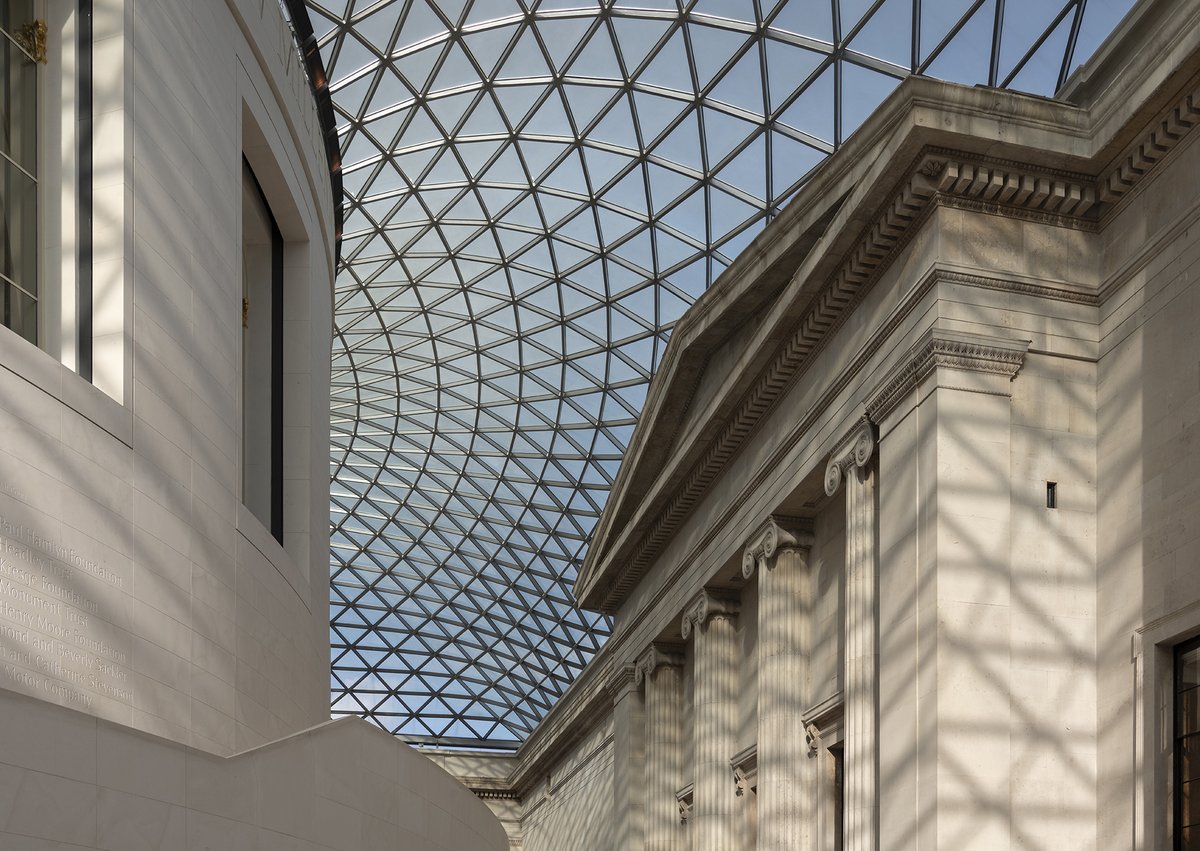 Did you know there are 3,312 individual panes of glass in the ceiling of the Great Court, and no two are the same.

🏛 The Great Court was first opened by Her Majesty The Queen #OnThisDay in 2000

Read more: ow.ly/OSpZ30rn7oa