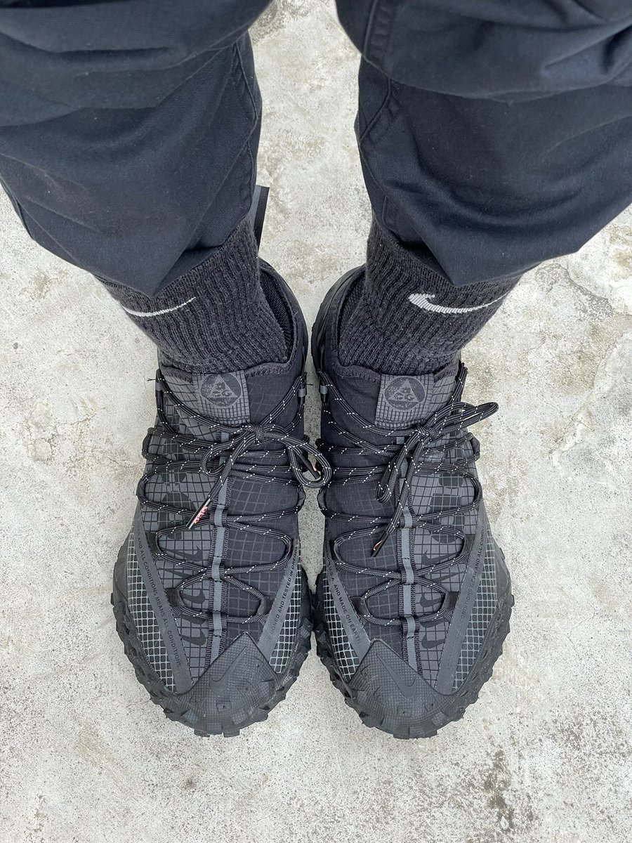 Yuuuk_kuuuY's tweet photo. TODAYS KICKS #10
NIKE ACG MOUNTAIN FLY LOW
ブラックにオレンジの差し色が好きなんだなぁ🍊
#nikeacg 
#mountainfly
#todayskicks https://t.co/278NGlDkFH