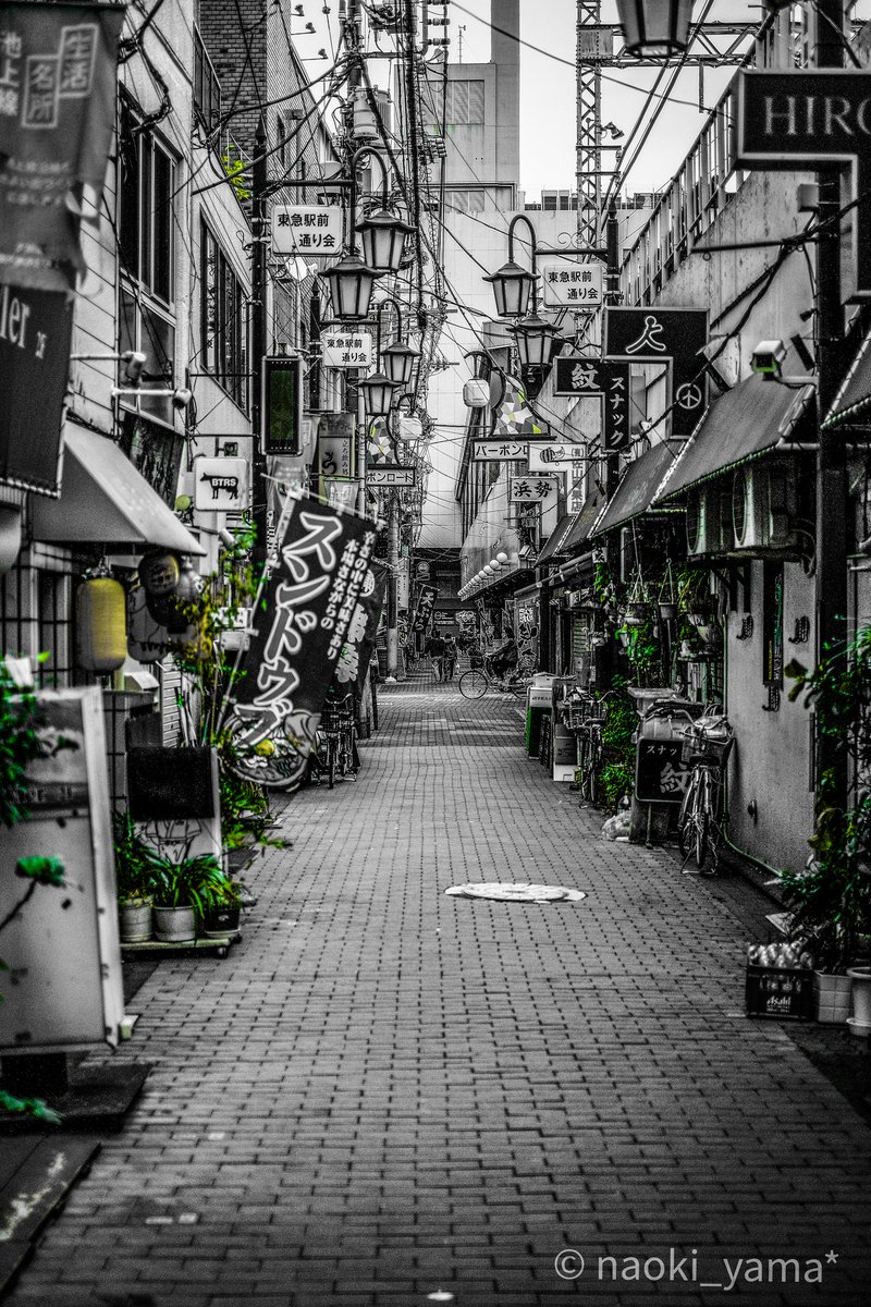순두부 or green.

location: #東京 #蒲田 #東急駅前通り会
camera: FujifilmX-T20
lens: XF35mmF1.4R

#tokyo #shoppingdistrict #StreetFighter #streetphotography #camera #picture #fujifilm_xseries #xf35mmf14 #xt20 
#今日もx日和