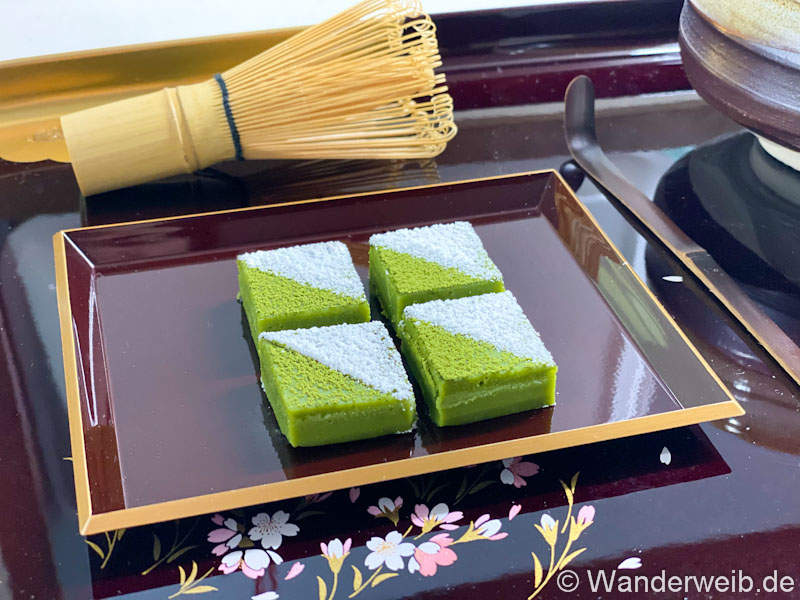 wanderweib's tweet photo. [Rezept] Heute gibts Schoki bei WanderWeib. Nämlich Matcha Schokolade (抹茶生チョコレート). Wie man die macht, gibts hier Schritt für Schritt: 
https://t.co/aJQaAPh4gC
#wanderweibkocht #japanrezept #matcharezept #matcha #wagashi #matchaschokolade https://t.co/w4Pr4lu4Fd