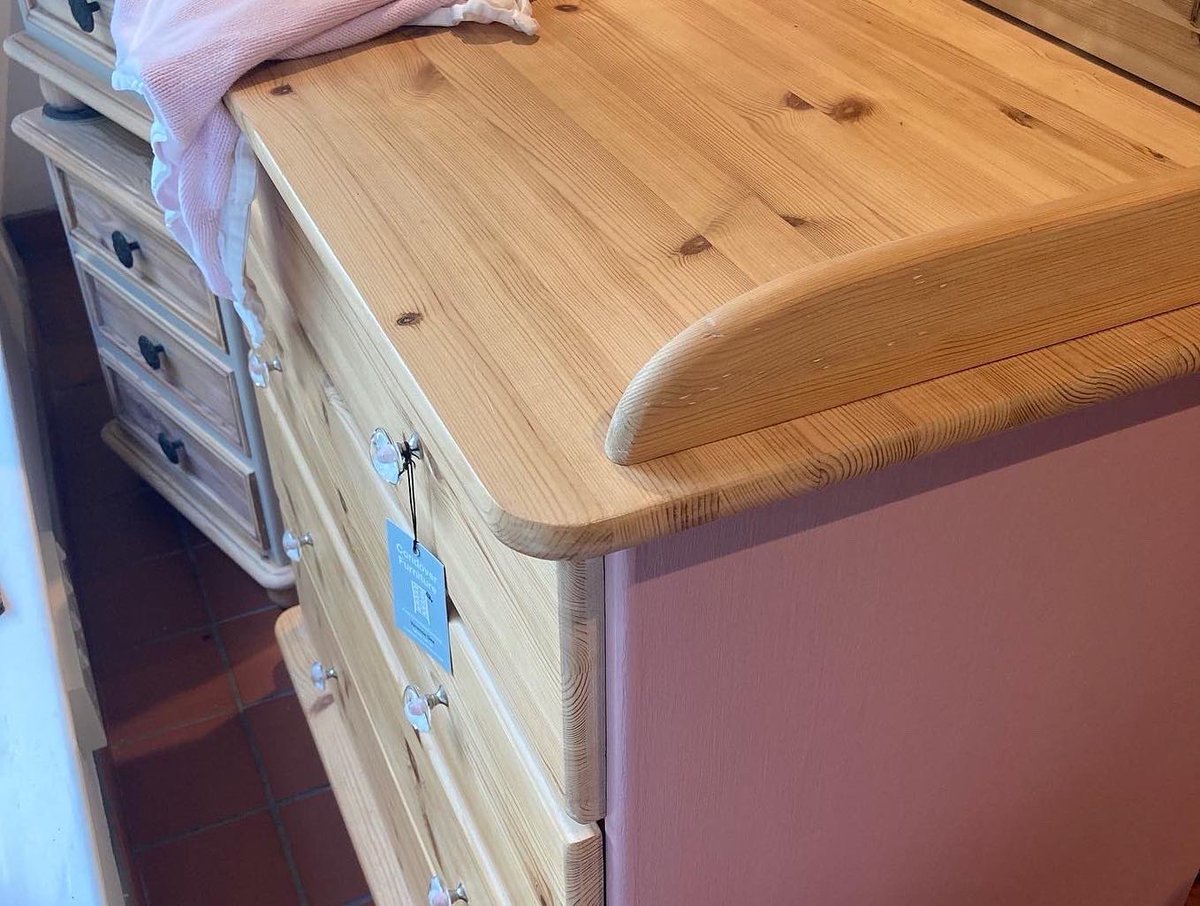 CondoverFurnit1's tweet photo. OPEN TODAY 10am-5pm
Lots of gift ideas, all eco friendly fair trade it made in UK π¬π§ #shoplocal
#condoverfurniture #mugs #gbbo #baking #bakinggift #teatowels #gifts #restored #furniture #ecofriendly #madeinuk #coffee #tea #london #environmentallyfriendlyproducts #shrewsbury https://t.co/fSS7Qxmg9a