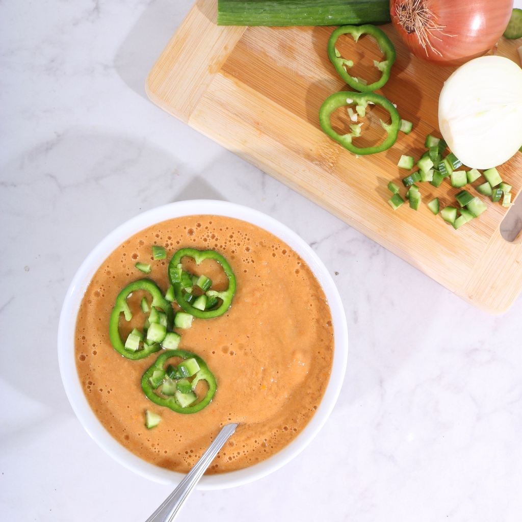 findrcpes's tweet photo. Super refreshing and bursting with fresh flavors, try the Tomato Gazpacho recipe n let us know what you think!⁠

#MeatlessMonday #plantbasedrecipes #plantbasedfood #cooking #recipes #tomatosoup #winterrecipes https://t.co/CuO9E9YXuH