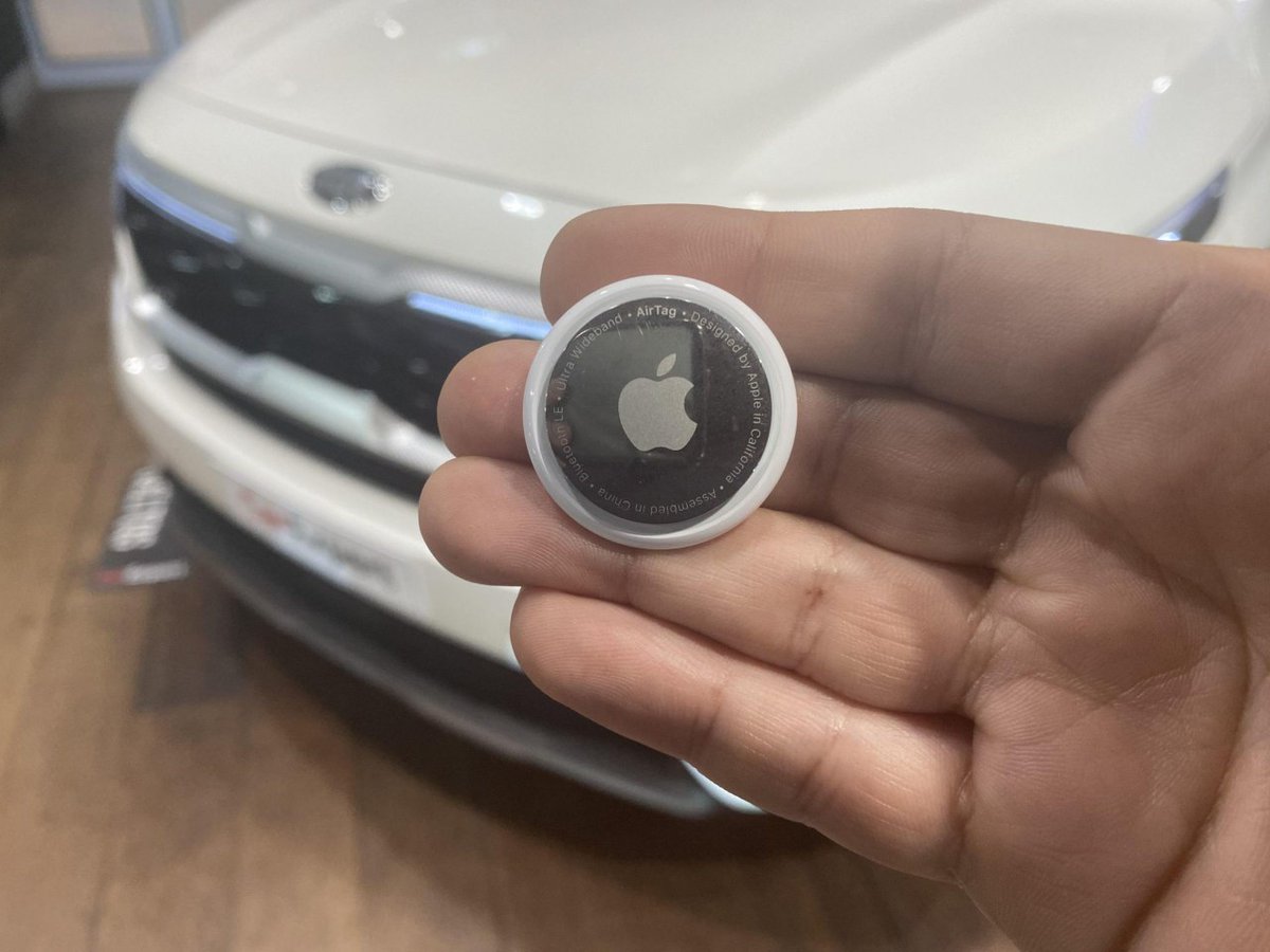 UnfoldsTech's tweet photo. #UnfoldsTech | Des #voleurs de voitures canadiens se servent d’un #AirTag, le tracker bluetooth d’Apple, pour pister des #véhicules haut de gamme.
💢 https://t.co/ucZcW0ZAU4 https://t.co/sw93L4yptL