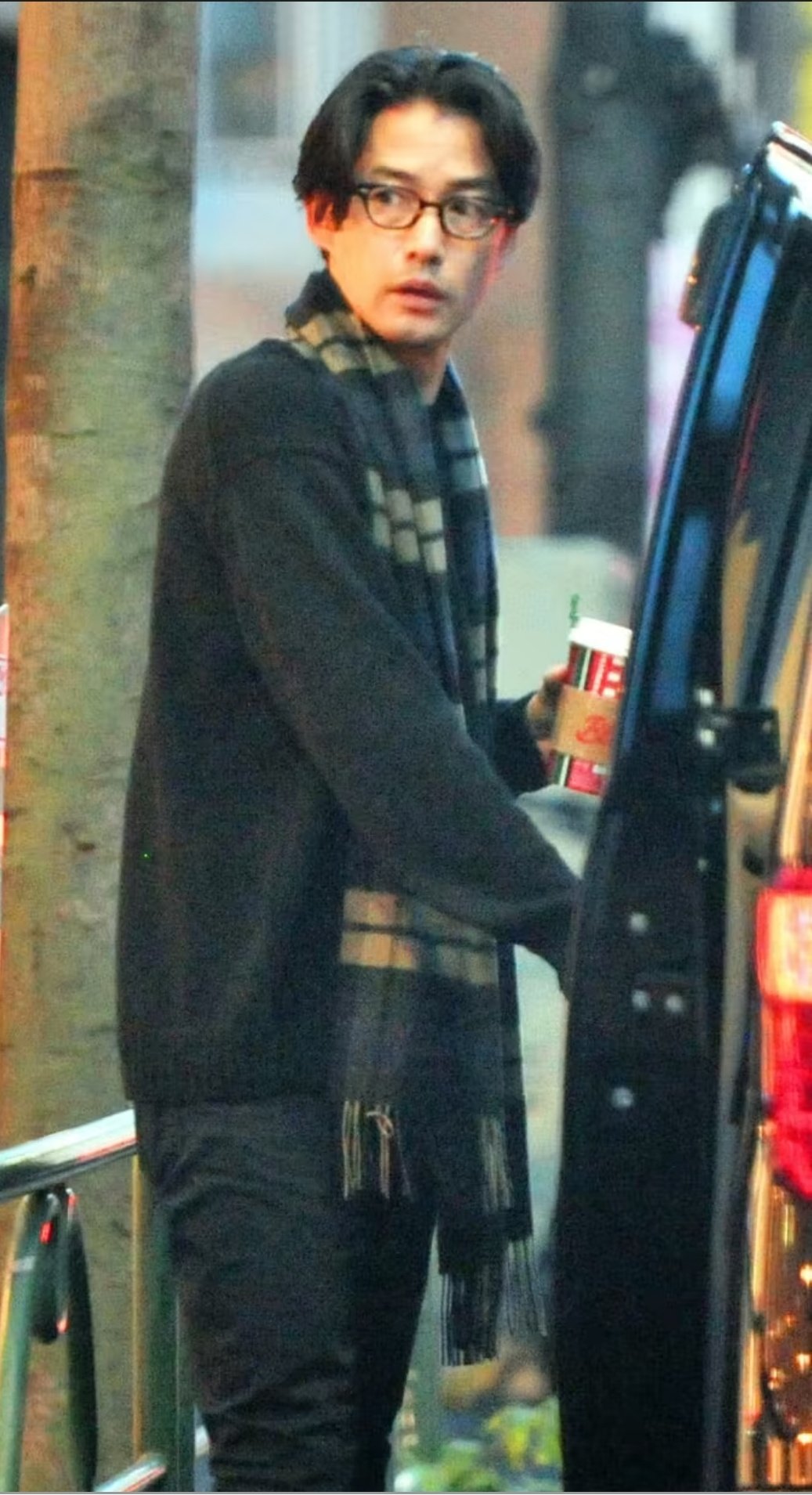 Twitter 上的 ミカちゃん 18年12月29日 渋谷区 竹野内豊 こんな何気ない仕草でも絵になっている T Co Gafpdwbzqs Twitter