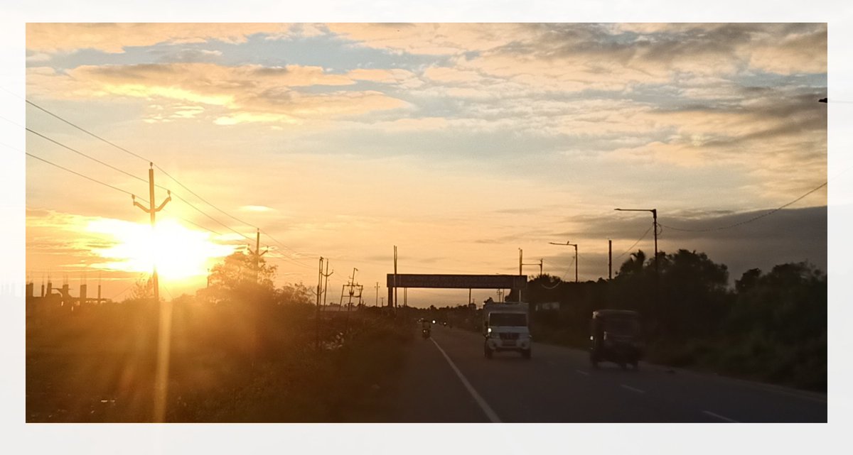 This_iZ_Bipul77's tweet photo. #SunSetView🌄
#HomeTown☺️
#Pattamundai❤️
#AfterCycloneJawad🌪️ 
@Sunilbhuyan11 
@Hitesh4Odisha04 
@Dhrubasahoo1 
@TejeswarParida 
@manas_muduli 
@AnubhavMohanty_ 
@sai_amlan https://t.co/aO9XX379GC