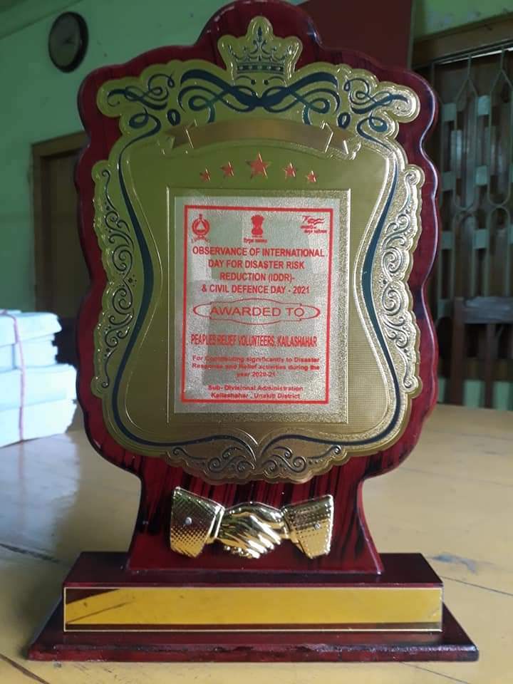 Surajit24839702's tweet photo. #এিপুরা
রাজ্য সরকারের পক্ষ থেকে উনোকুটি জেলার কৈলাশহরে PEOPLE'S RELIEF VOLUNTEERS দের কোভিড আক্রমণ সময়ে সাধারণ মানুষের জন্য দায়বদ্ধতার নজির সৃষ্টি করার জন্য বিশেষ সম্মান সংবর্ধনা এবং প্রশংসাপত্র দেওয়া হয়। https://t.co/FBogg7aySw