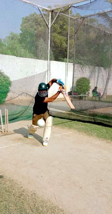 FaiziJee98's tweet image. سامنے سے تصویر لینے کا پہلا سرکاری نتیجہ!!

کیمرہ مین زخمی۔۔ 😂

#Netpractice 
#FirstFrontPic