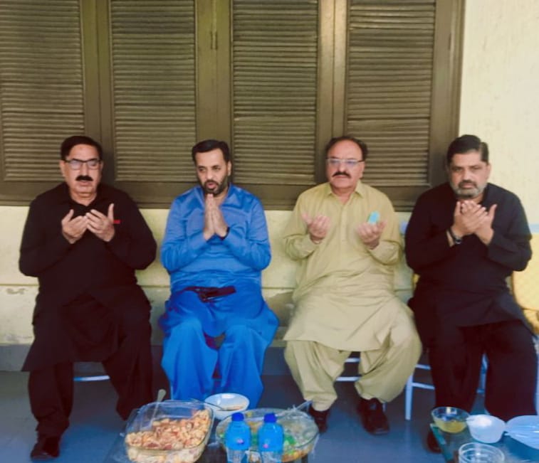 ANPMarkaz's tweet photo. عوامی نیشنل پارٹی سندھ کے صدر شاہی سید اور جنرل سیکرٹری یونس بونیری کی قیادت میں اے این پی وفد پاک سرزمین پارٹی کے چیئرمین مصطفیٰ کمال سے انکے بھائی مجتبیٰ کمال کی وفات پر تعزیت اور فاتحہ خوانی کررہا ہے۔ اس موقع پر صدر پی ایس پی آنیس قائم خانی اور دیگر زمہ داران بھی موجود ہیں۔ https://t.co/J4Qu93hM8a