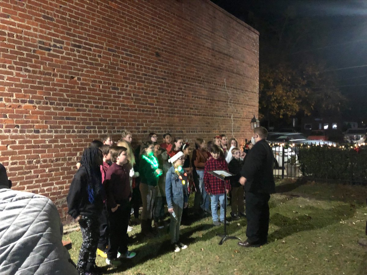 MSSBears's tweet photo. The Mineral Springs chorus was honored to sing at the Town of Ellerbe’s Hometown Christmas tree lighting on Friday, December 3rd. The students and our music teachers did an awesome job! Just a sneak peek at our upcoming chorus performance. https://t.co/EX9N9dHBaC