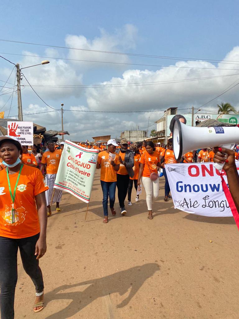 LaLigue225's tweet photo. 16 Jours d’activisme pour l’élimination des violences faites aux femmes .

Nous sommes actuellement à Daloa avec @onufemmesCIV et Case Maternelle pour la marche orange pour la sensibilisation contre les violences à l’égard des femmes .

#16jours2021
#LaLigue https://t.co/FLKN43a3cD
