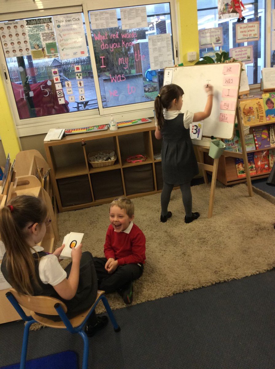 goodyers_end's tweet photo. RM have set up a little classroom. The children love being teachers and teaching their friends through play! #ReceptionTweet https://t.co/lwxnkn7ZBW
