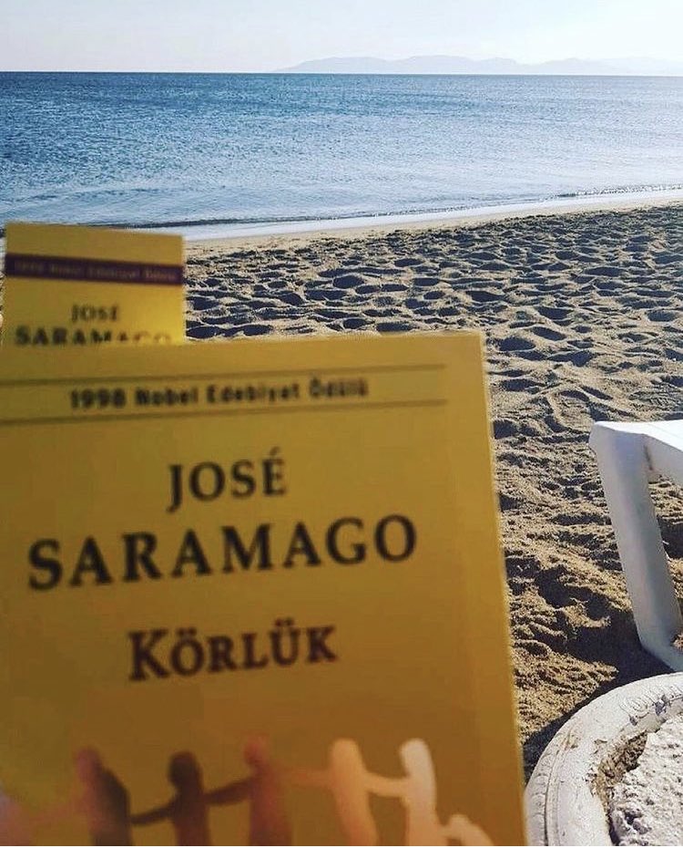 “Aslında körlük umudun tükendiği bir dünyada yaşamaktı ..“
“Bence biz kör olmadık, biz zaten kördük. Gören körler mi, gördüğü halde görmeyen körler ..”
#Körlük #JoseSaramago #benimokumam #kitapseverlertakiplesiyor