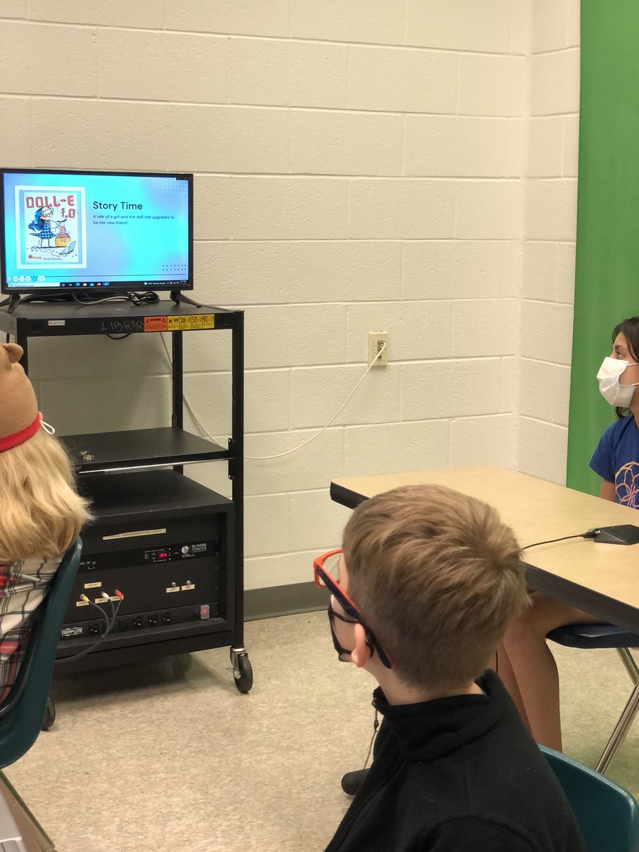 Geri_VB's tweet photo. Kicking off #ComputerScienceEdWeek with story time! What are you doing to be creative this week? #HourofCode2021 #CSForEveryone #VBITS https://t.co/HmV1matcGj