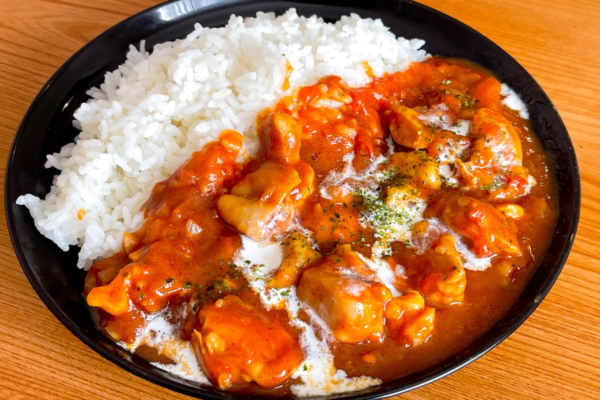 レンジで簡単調理！お肉がゴロゴロ入った「無水バターチキンカレー」のレシピに大注目！