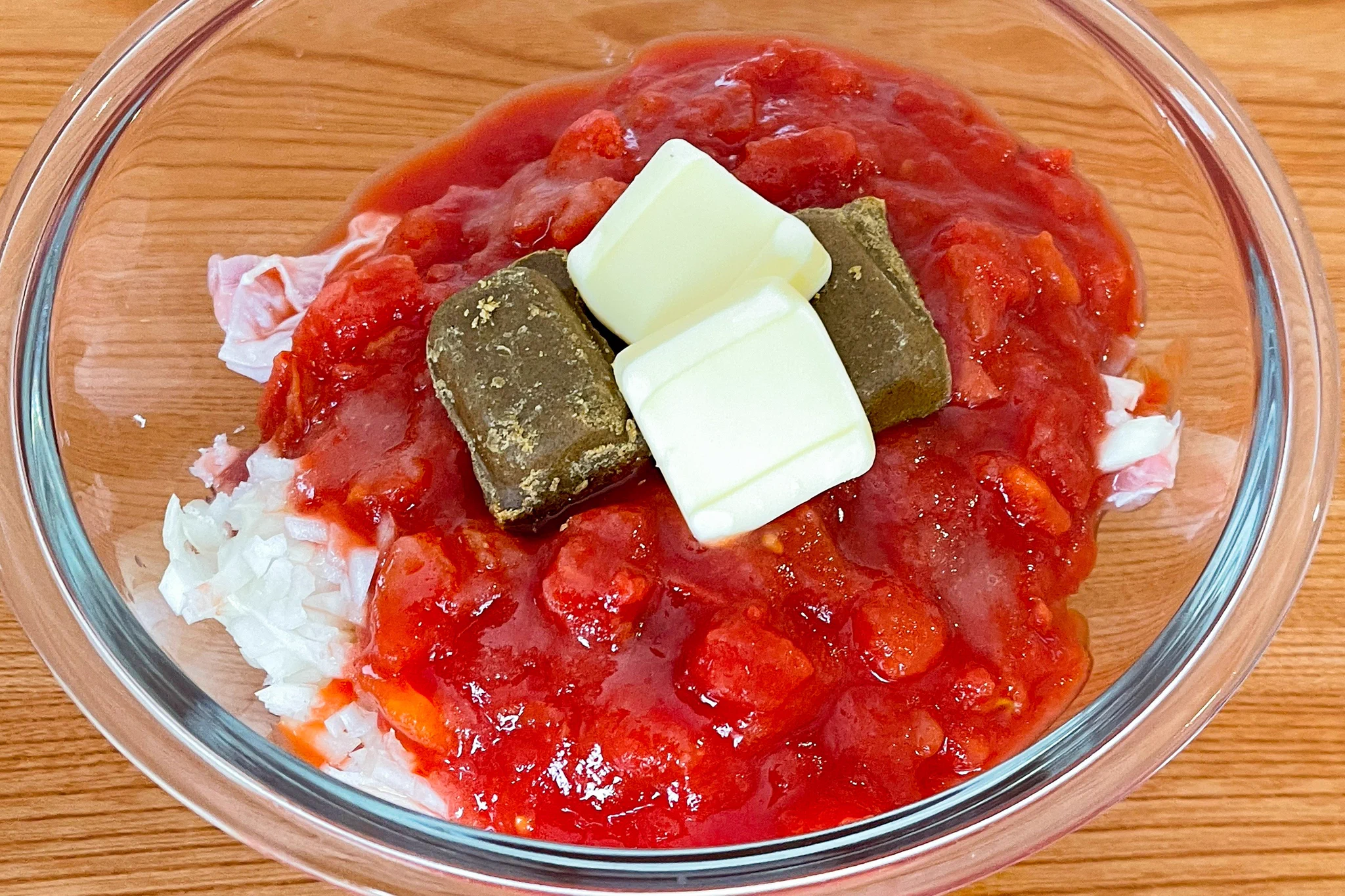 レンジで簡単調理！お肉がゴロゴロ入った「無水バターチキンカレー」のレシピに大注目！