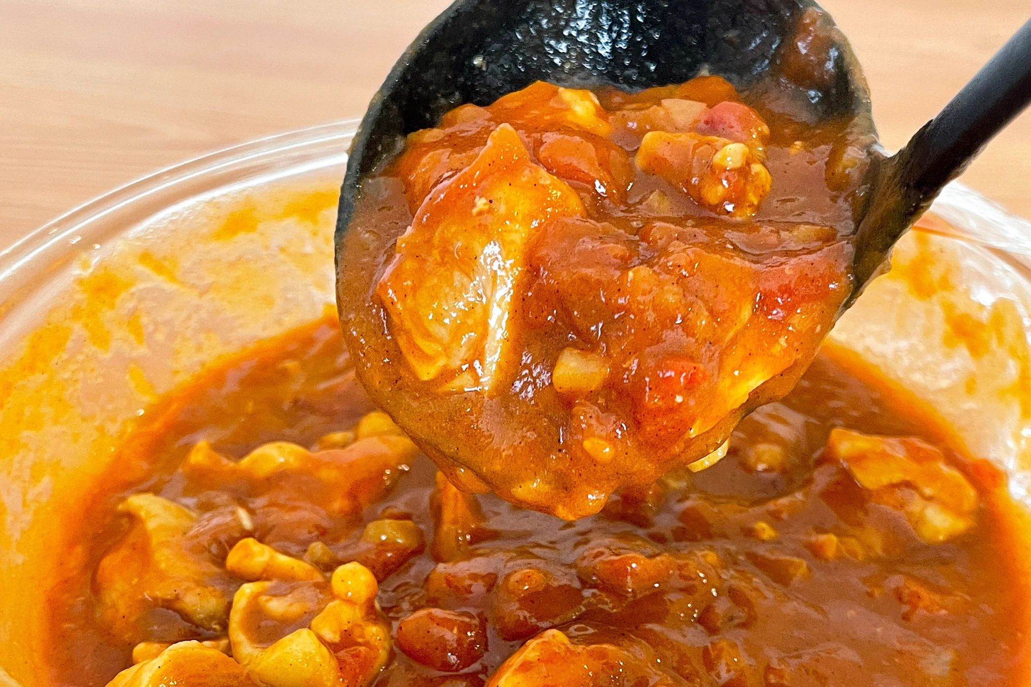 レンジで簡単調理！お肉がゴロゴロ入った「無水バターチキンカレー」のレシピに大注目！