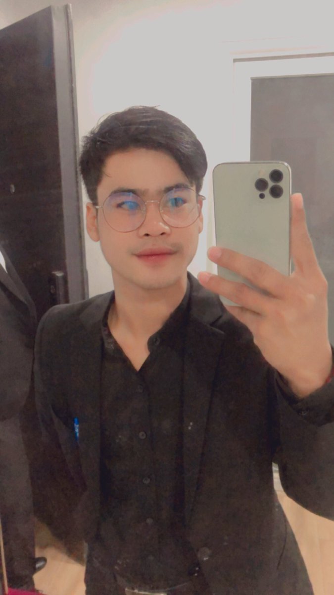 Long87962347's tweet photo. សុខៗមានអារម្មណ៏ចង់យំ😔😭💙 https://t.co/LAM5EmNC4m