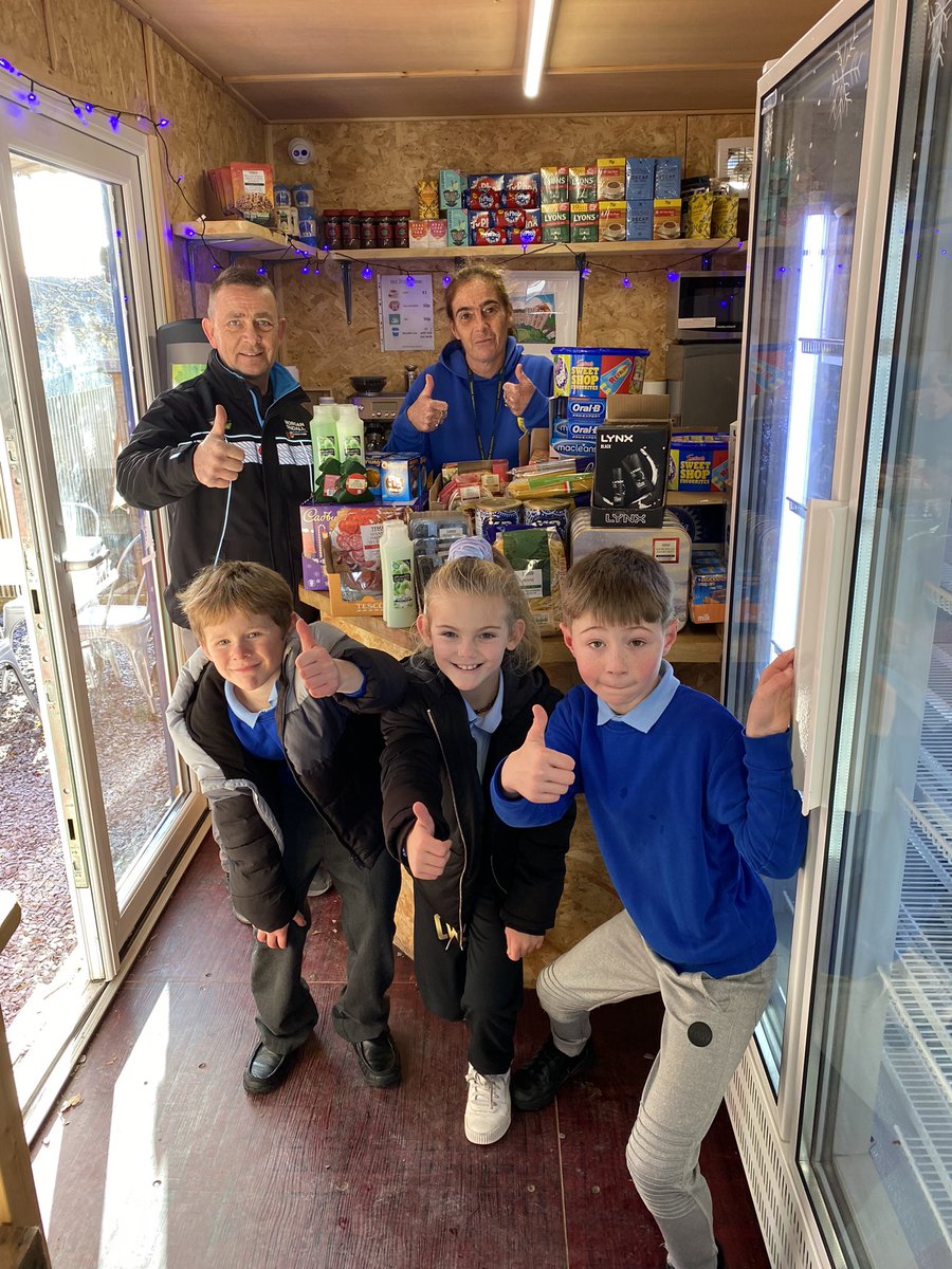 SindallHigh's tweet photo. 🎅🎄Just delivered our Christmas donations to @CadoxtonPS @OakSch for the amazing @TheBigBocsBwyd project. Thanks to all our contractors for their donations. Thanks to Nicole and Kelly from the schools 👍🏻@AECOM @VOGCouncil @CASS_BARRY_UK @WhitmoreHigh https://t.co/SOjTxG1uM5