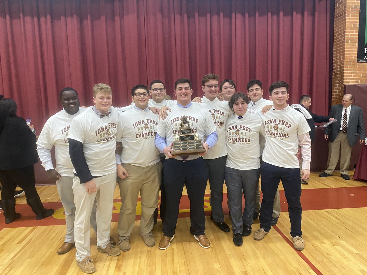 scottbecker74's tweet photo. Truly honored to have received the AAA Lineman of the Year Award! However, this is a GROUP award, as it confirms we are the #1 OL in NYS. OLINE IS NOT for INDIVIDUALS. Thank you to all of my teammates and coaches for helping me achieve this! @ionafootball @PrincetonFTBL https://t.co/8ULW5BrjaM