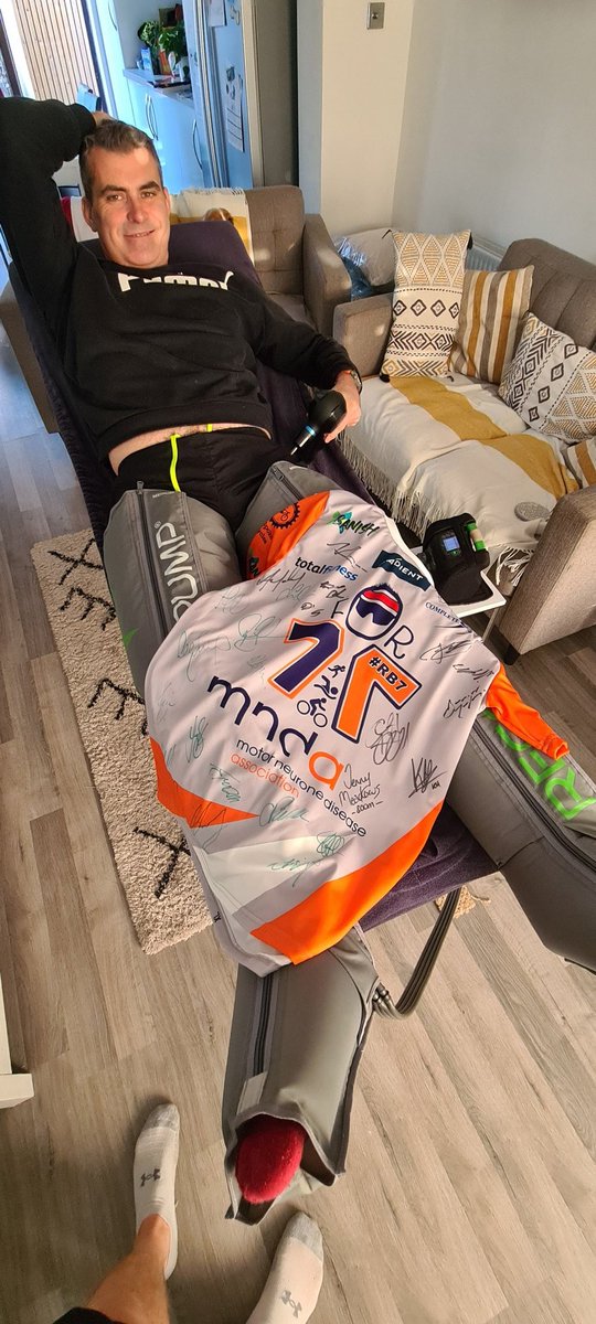 martyroyalsmt's tweet photo. Honoured to be supporting @clarkemartyn1 with his recovery during his EPIC 7 Ironman in 7 days for @mndassoc . Inspired by @Rob7Burrow (as we all are) 🙌

Please Rtweet to raise awareness 🙏 
#7for7IM #RobBurrow #AttackMND @DarbyRimmerMND @MNDoddie5 https://t.co/pcvYkEV9ea