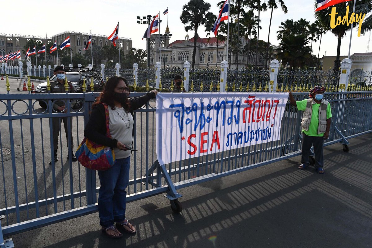 ทุกคนคะ ให้ความสนใจ #ม็อบ6ธันวา64 และ #saveจะนะ ทีค่ะ เป็นม็อบของชาวจะนะรักษ์ถิ่นที่มาทวงสัญญาจากรัฐบาล และมาเรียกร้องปกป้องทรัพยากรธรรมชาติบ้านของเขาที่ถูกคุกคามโดยนายทุนหน้าเลือด และพวกตำรวจนั้นก็เหมือนเตรียมอาวุธมา ทั้งๆที่เขาไม่ได้ทำอะไรผิด เป็นหูเป็นตาให้ชาวจะนะด้วยนะคะ