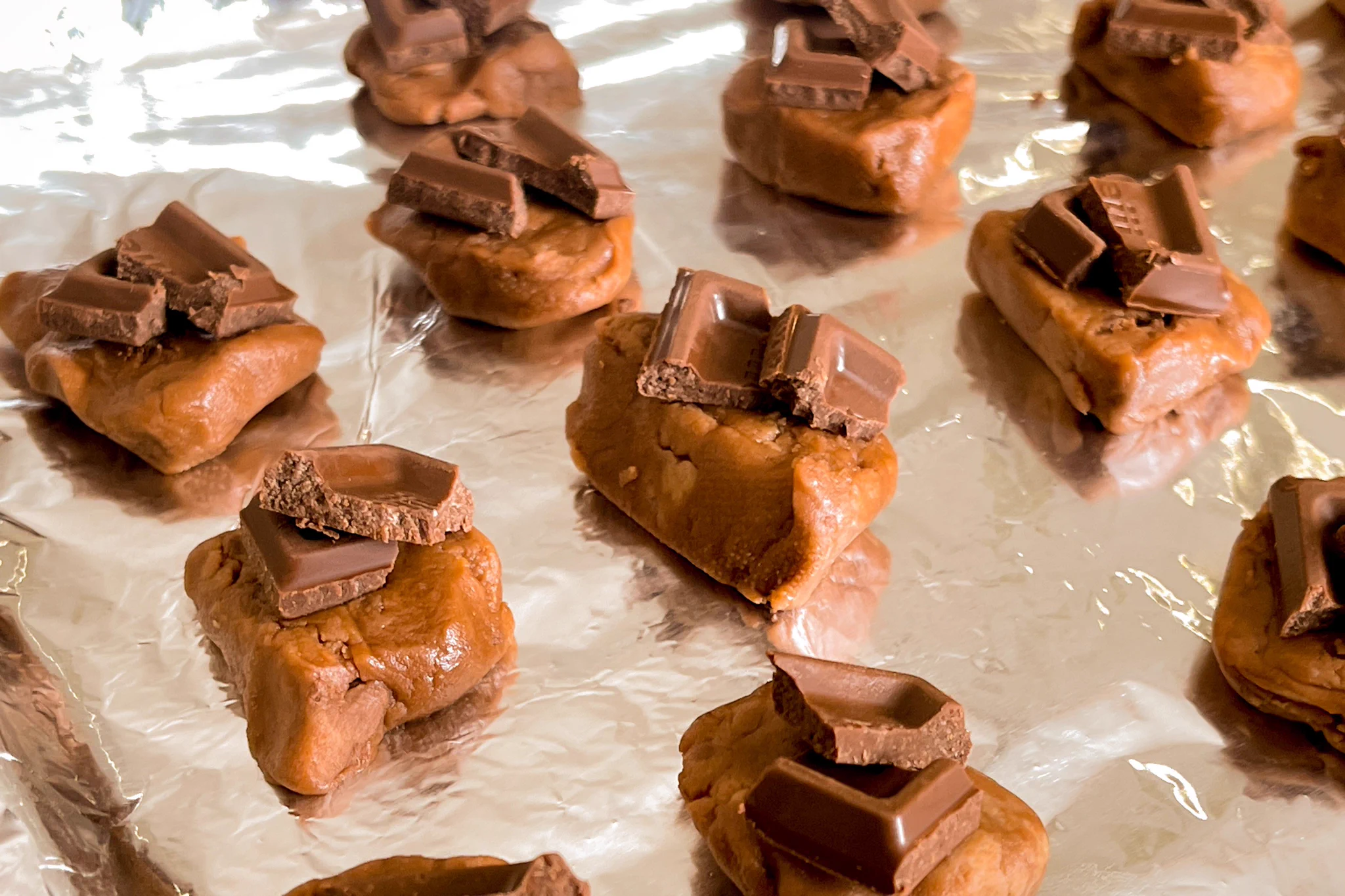 チョコ好きさんにおすすめ！「材料3つだけ！悪魔のチョコまみれクッキー」のレシピがこちら！