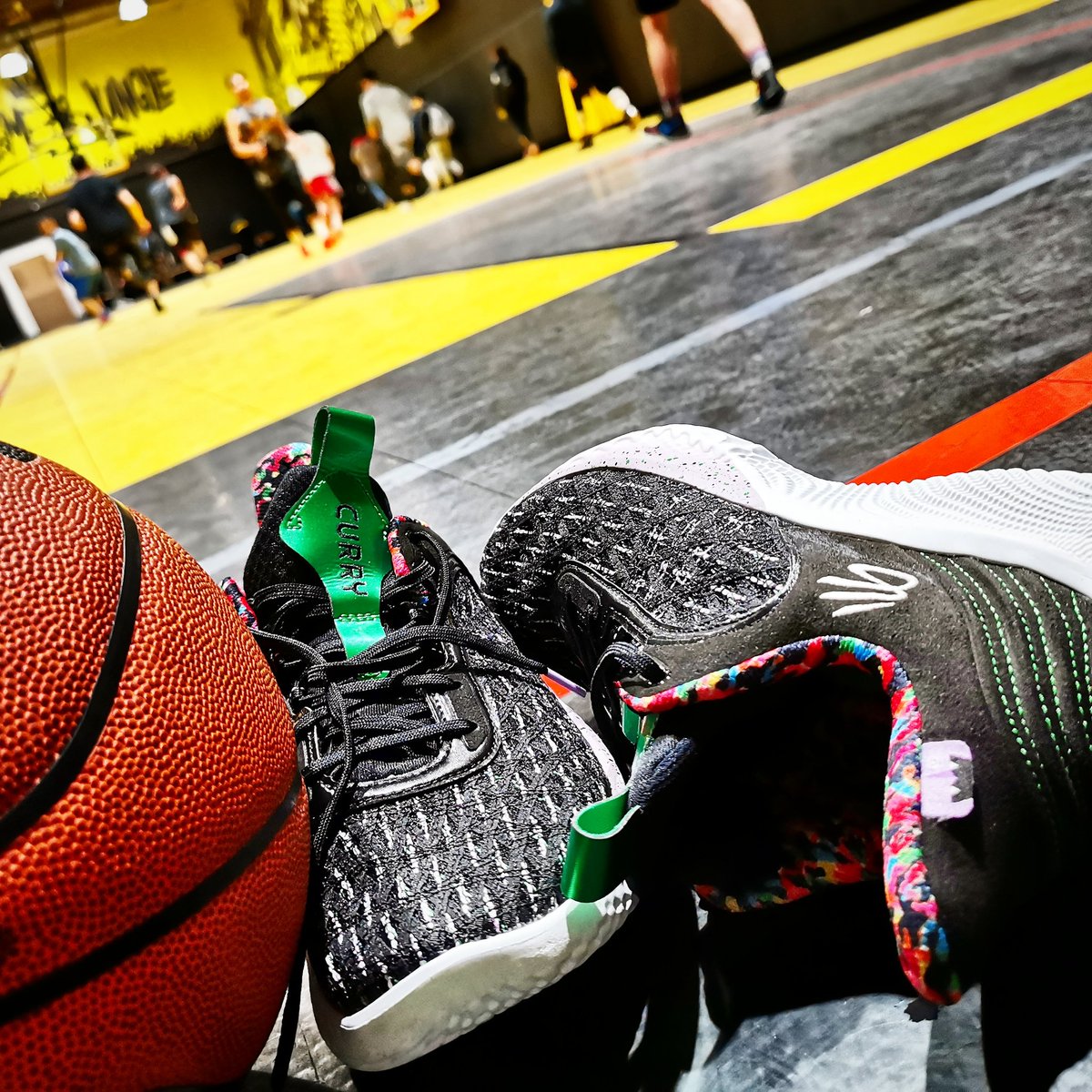 CanBallReport's tweet photo. It felt good to get back to running last night. Big thank you again to the peeps at @underarmourca for the @currybrand #Curry9. These were so nice to play in with no break in period. I hope I make it today ...
#Curry9 #CurryBrand #uabasketball #basketball #ballislife #oldmanrun https://t.co/TVK7nwS55f