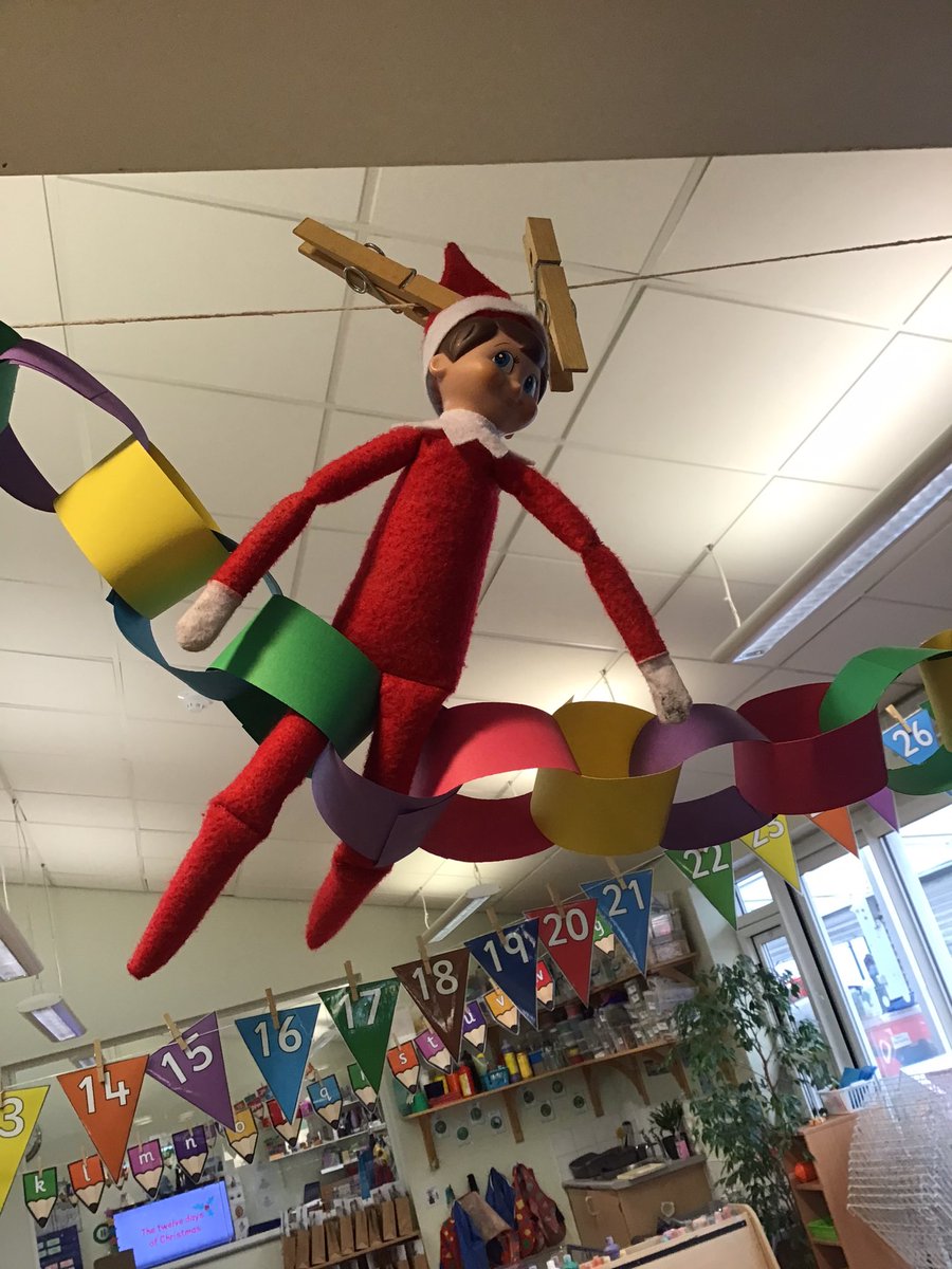 Nursery1TSP's tweet photo. Today, Mr Elfie was swinging on our paper chains! He left us the story ‘Kipper’s Christmas Eve’ by #MickInkpen. Thank you, Mr Elfie for another fantastic story. #welovebooks #TSPEnglish #Enjoy 💙💫📚 https://t.co/Tgxtn8fFVV