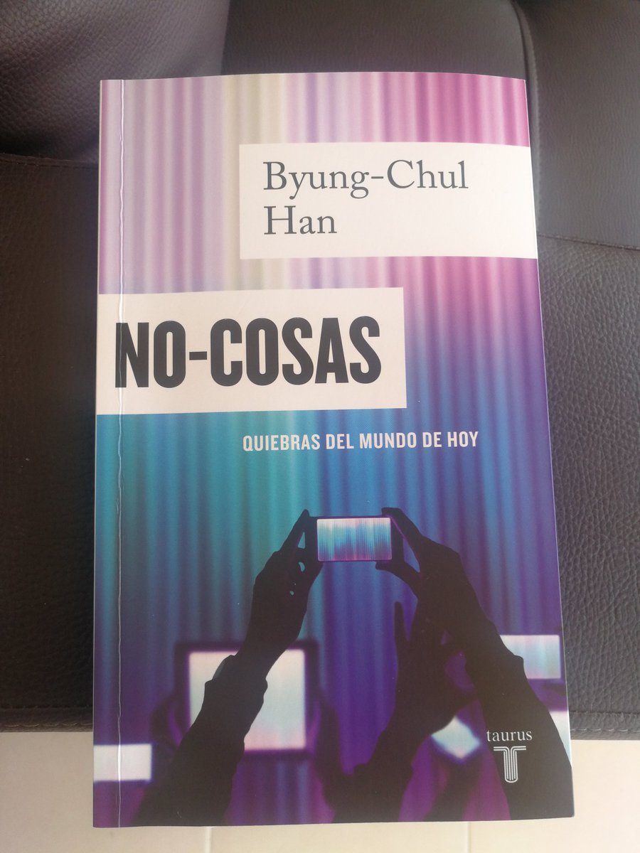 Profe_Wilder's tweet photo. #Libro #recomendado del  filósofo surcoreano #ByungChulHan. Profunda reflexión sobre la importancia de lo físico y lo digital en la sociedad actual 
En la escala W (1-10): 8
(2021 X 13📖 - #diciembre 😊) https://t.co/U88xGWKiFi
