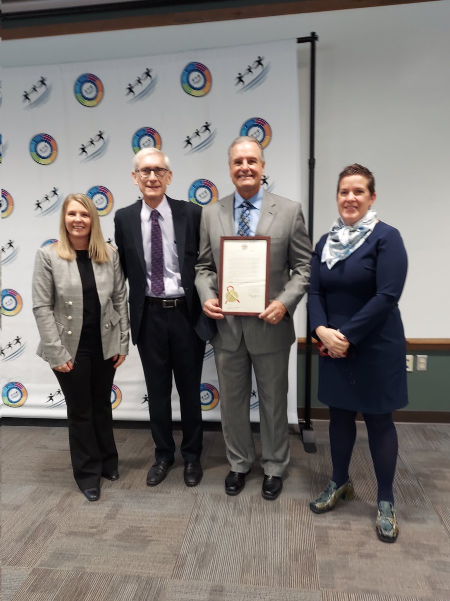micschuler's tweet photo. Computer Science in all Wisconsin K12 School Districts is essential for our state. Thank you @GovEvers and @WEDCNews Secretary Missy Hughes for investing in @CESA7 CS Ecosystem Youth (CSTEY) @mrsbires @DLHSSD1 @WalkBec @NewNorthInc #techspark #codewisco https://t.co/8Ol1fmojt3