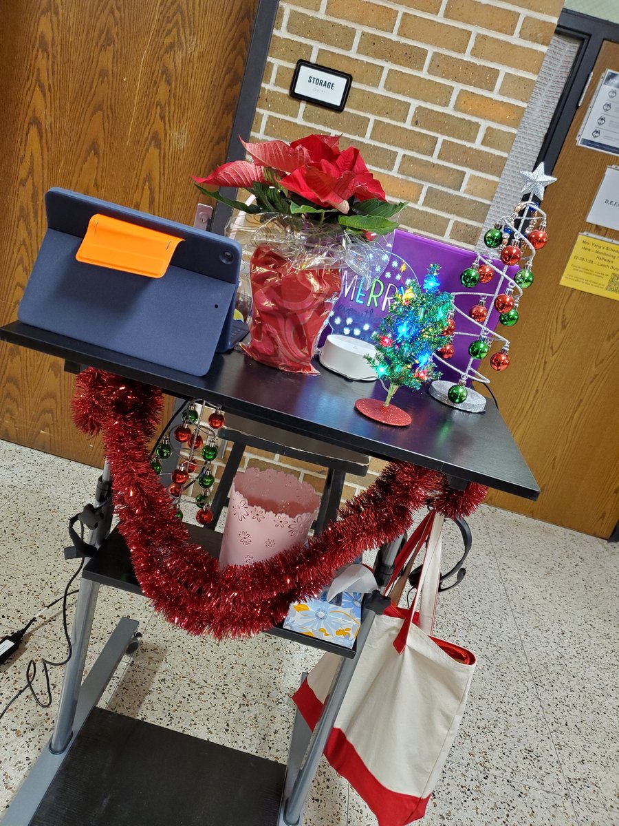 OPS_DrYang's tweet photo. I was gifted a poinsettia. It's beautiful! #HuskyNation #OPSProud #MobileDean @OPS_Northwest @OmahaPubSchool https://t.co/0pIVvJc8iJ